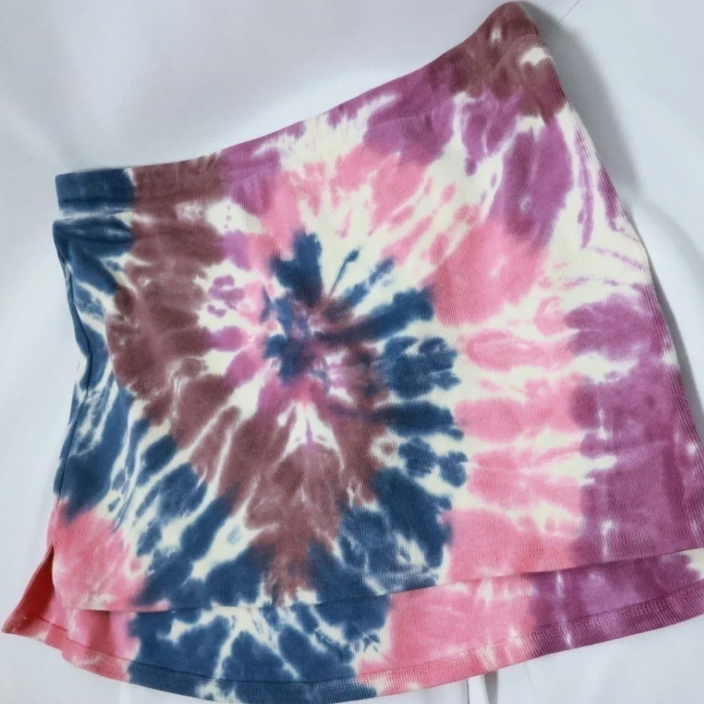 Lovers and Friends Angela Mini Skirt in Hot Tie Dye, size Large